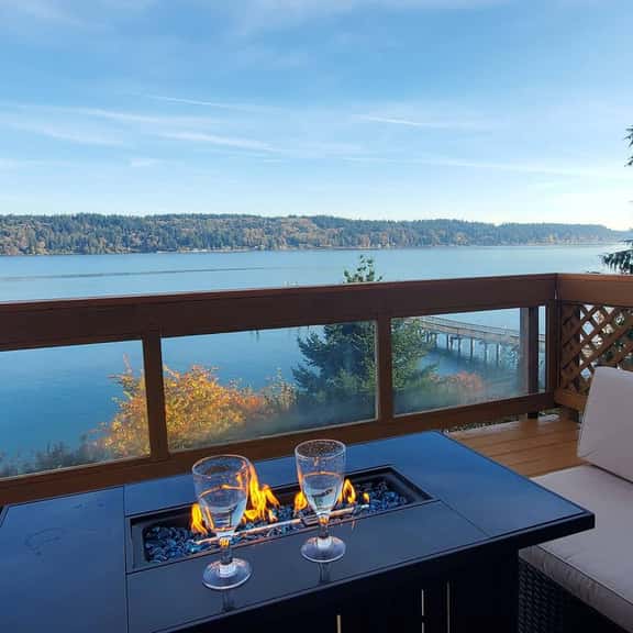 Waterfront + Mt Rainier Views | 4 Decks, Games - Image 1